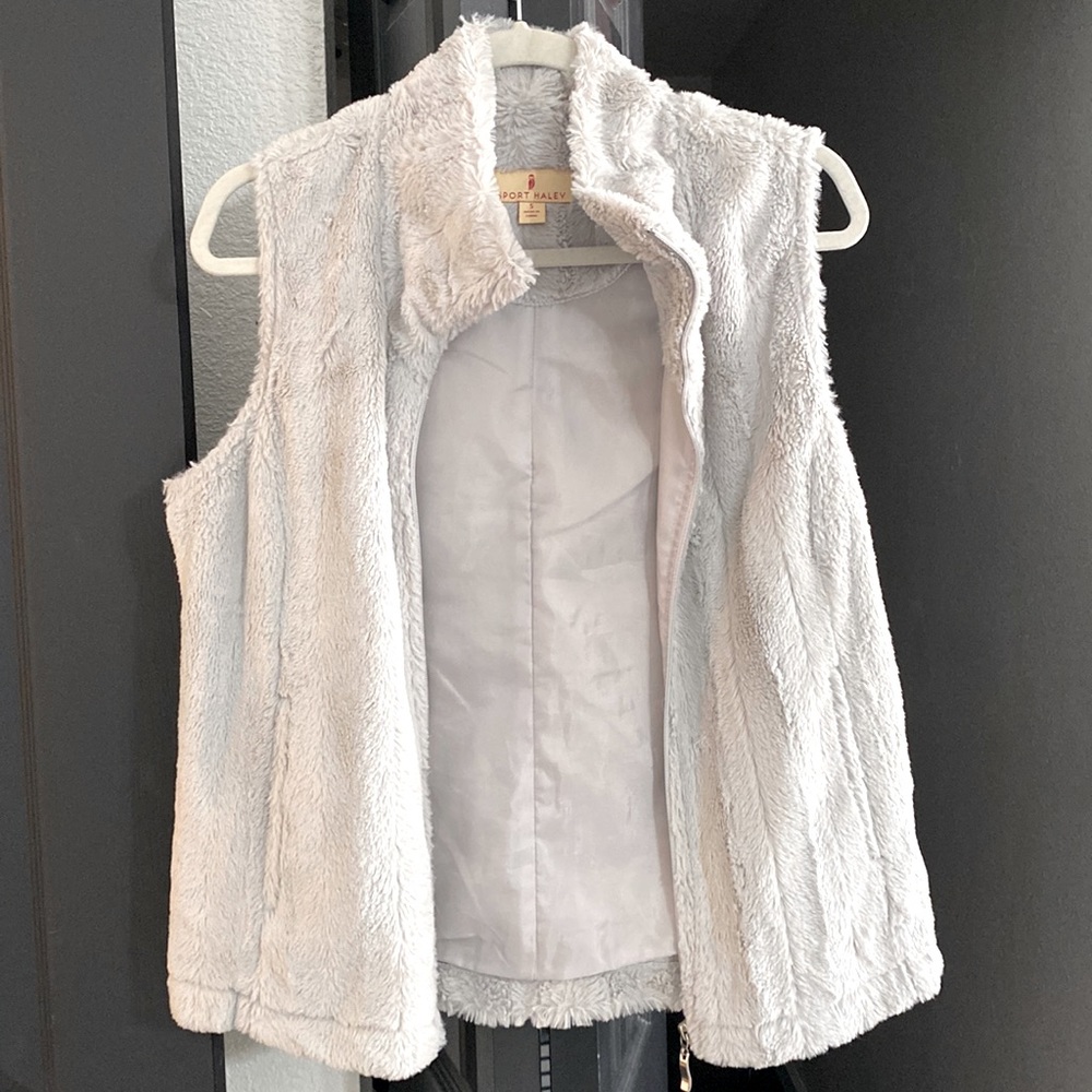 Faux fur zip up vest with pockets